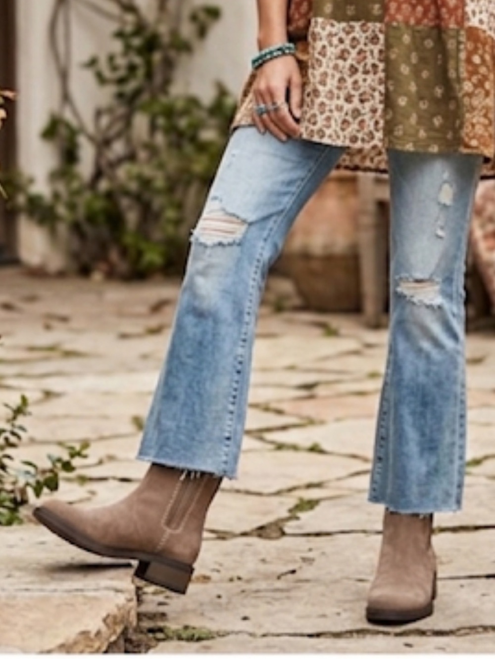Clarks Maye Pebble Suede Chelsea Ankle Boots Side Zip Stitch Detail Size 7 NWOB - Picture 1 of 11